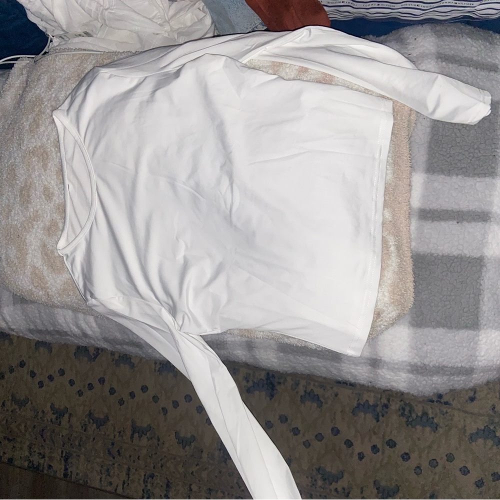 Flattering white semi-cropped long sleeve